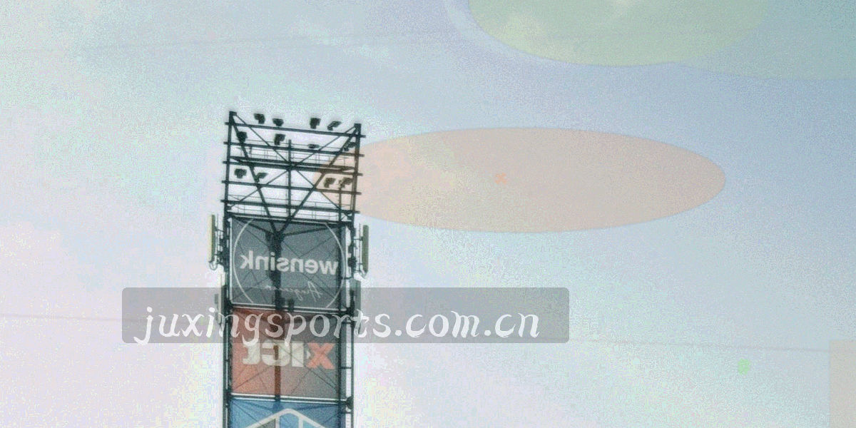 由细线与刻度组成的版本时间轴抽象图，冷灰与电光青分区标注新旧版入口结构
